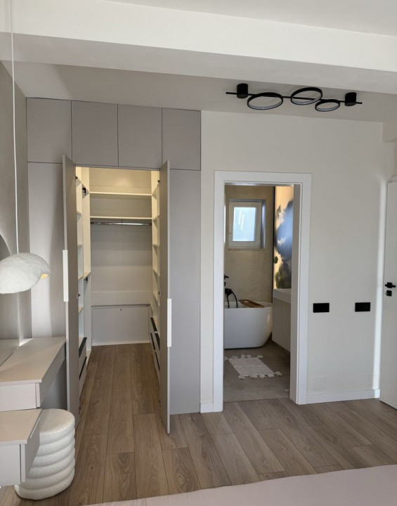 Casa insiruita, 80 mp utili, 28 mp terasa, parcare, zona Casa Zanelor