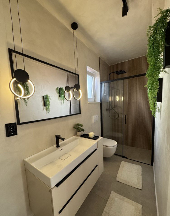 Casa insiruita, 80 mp utili, 28 mp terasa, parcare, zona Casa Zanelor