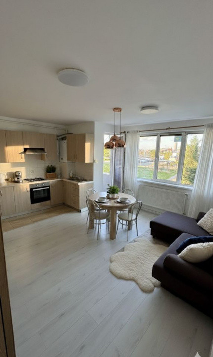 Apartament de 3 camere, 70 mp, parcare, zona Vivo