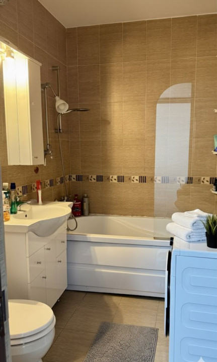 Apartament de 3 camere, 70 mp, parcare, zona Vivo