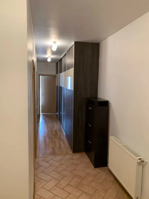 Apartament de 2 camere decomandate, etaj intermediar, strada Eroilor