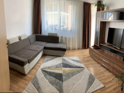 Apartament de 2 camere decomandate, etaj intermediar, strada Eroilor