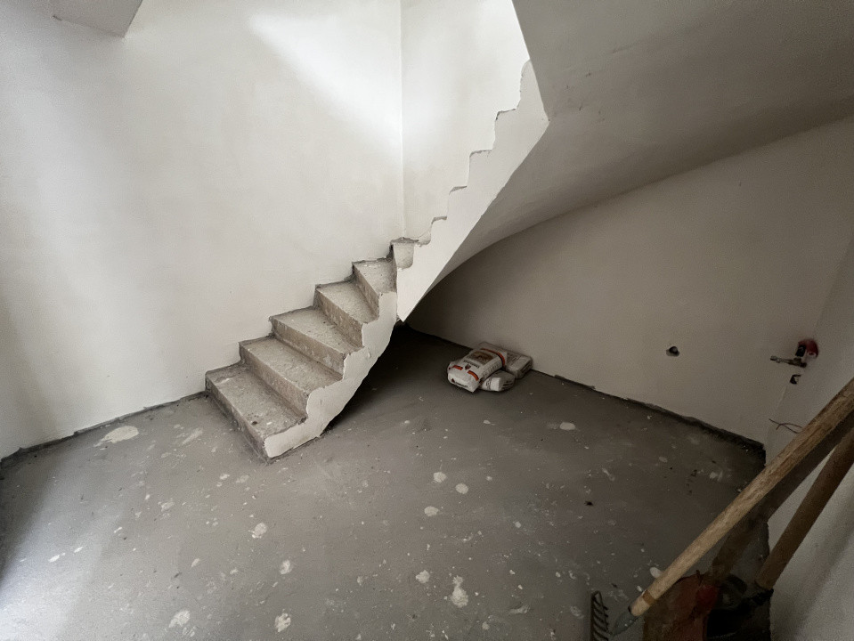 Duplex de 4 camere, 160 mp utili, garaj, Tauti