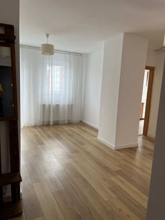 Apartament de 3 camere, 60 mp, terasa, garaj, zona VIvo