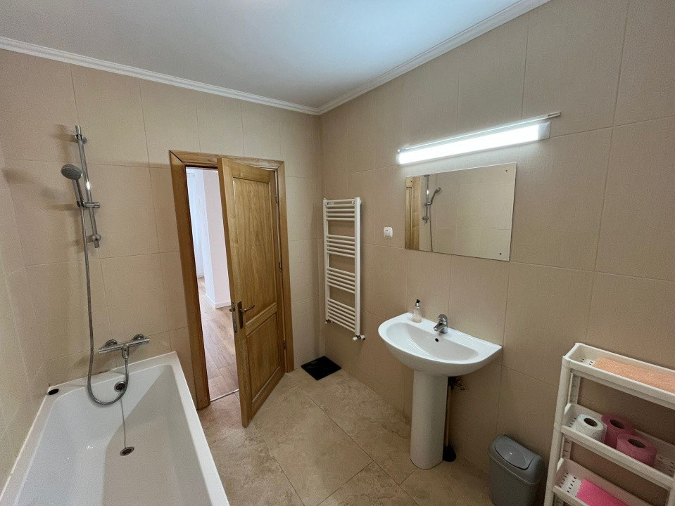 Apartament de 3 camere, 60 mp, terasa, garaj, zona VIvo