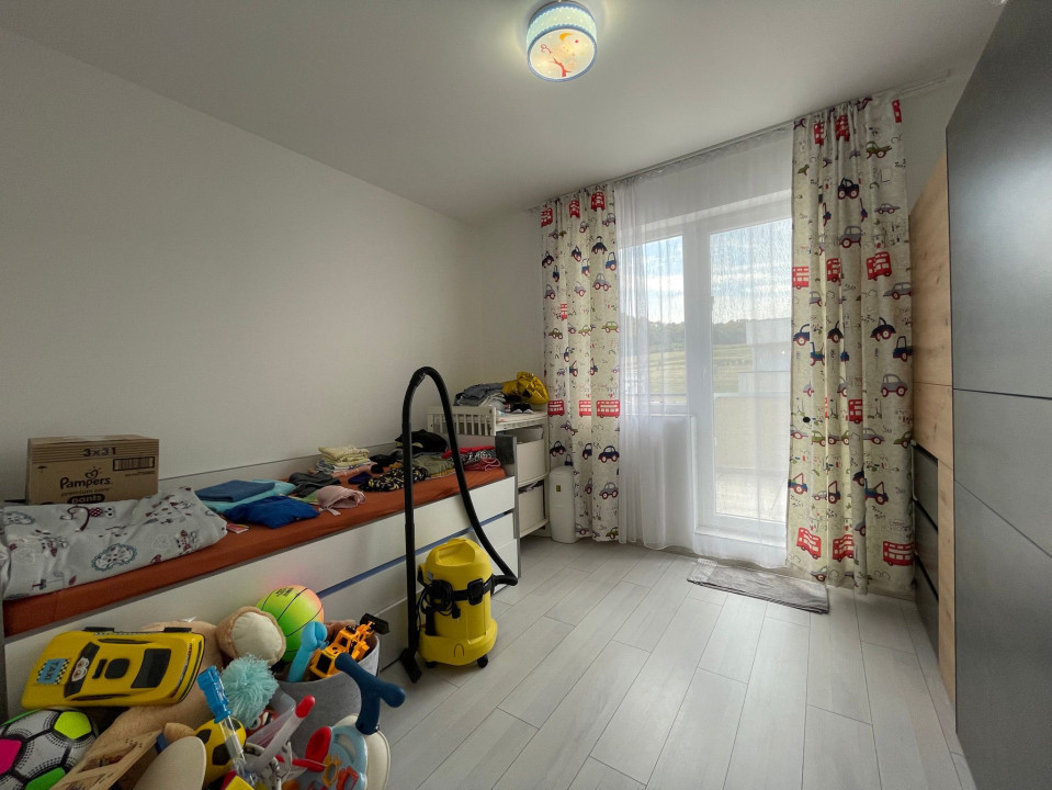 Penthouse de 3 camere, lift, 2 parcari subterane, zona KIK