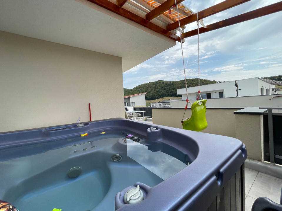 Penthouse de 3 camere, lift, 2 parcari subterane, zona KIK