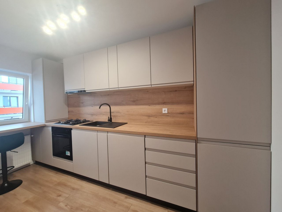Apartament de 2 camere decomandat, 51 mp, 2 balcoane, zona Terra