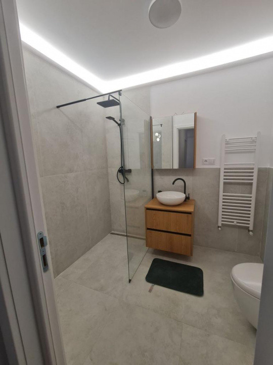 Apartament de 2 camere decomandat, 51 mp, 2 balcoane, zona Terra