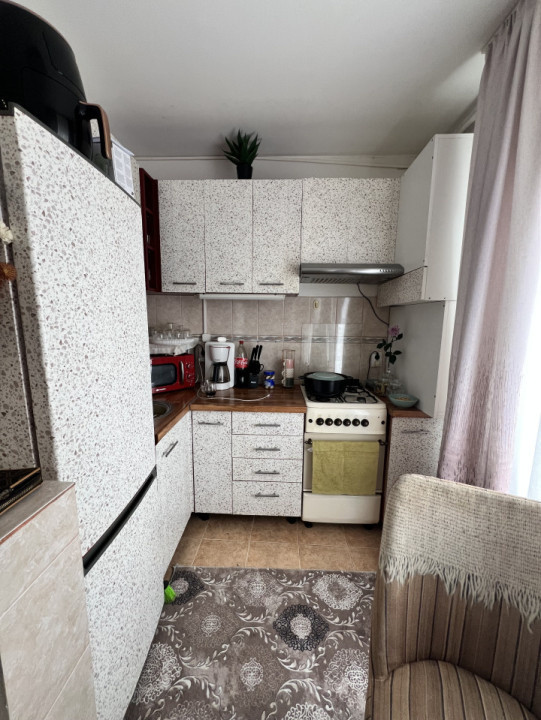 Apartament de 2 camere, ideal pt investitie, 42 mp, 2 balcoane, str Stejarului