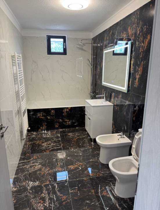 Apartament de 3 camere, 60 mp, 25 mp terasa, Zona Vivo