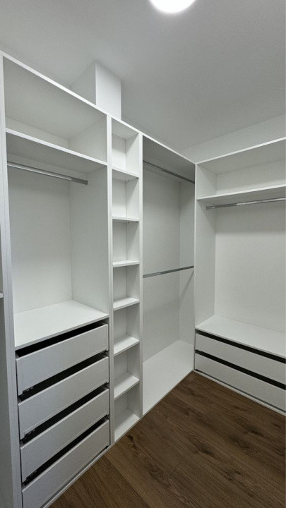 Apartament MODERN de 3 camere,  63 mp, parcare,  zona Vivo