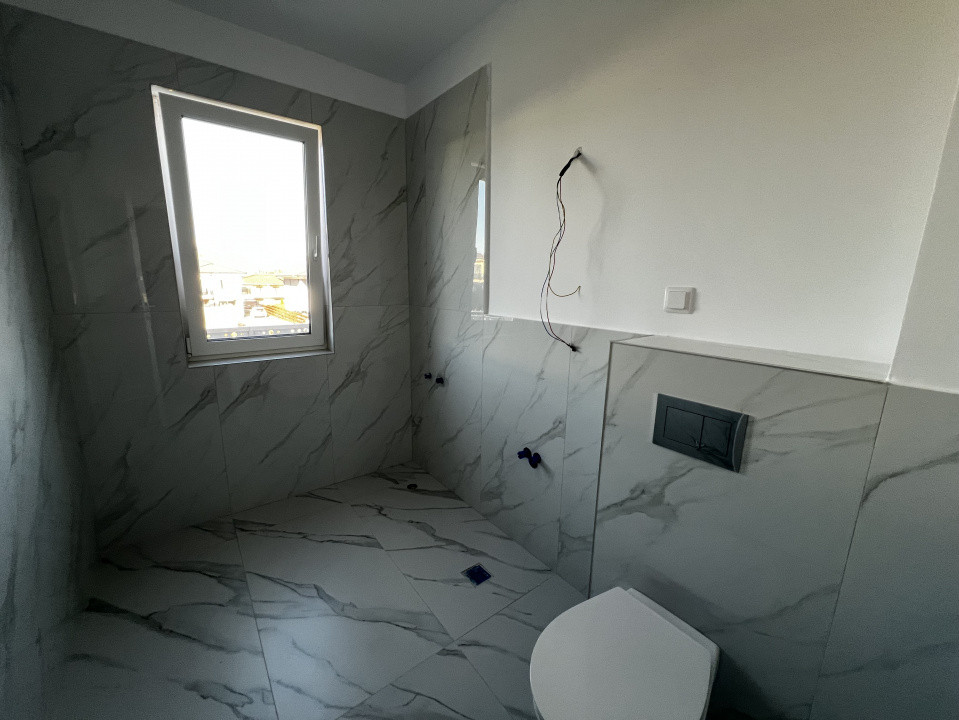 Apartament de 2 camere, 54 mp, balcon, zona Teilor