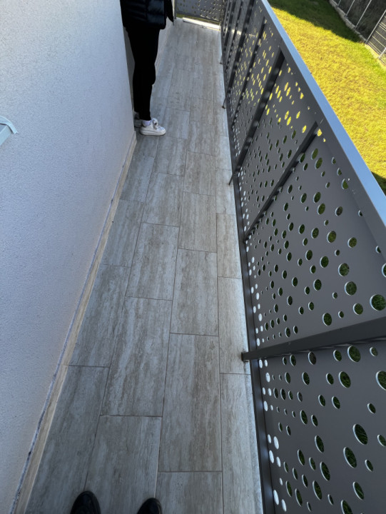 Apartament de 2 camere, 54 mp, balcon, zona Teilor