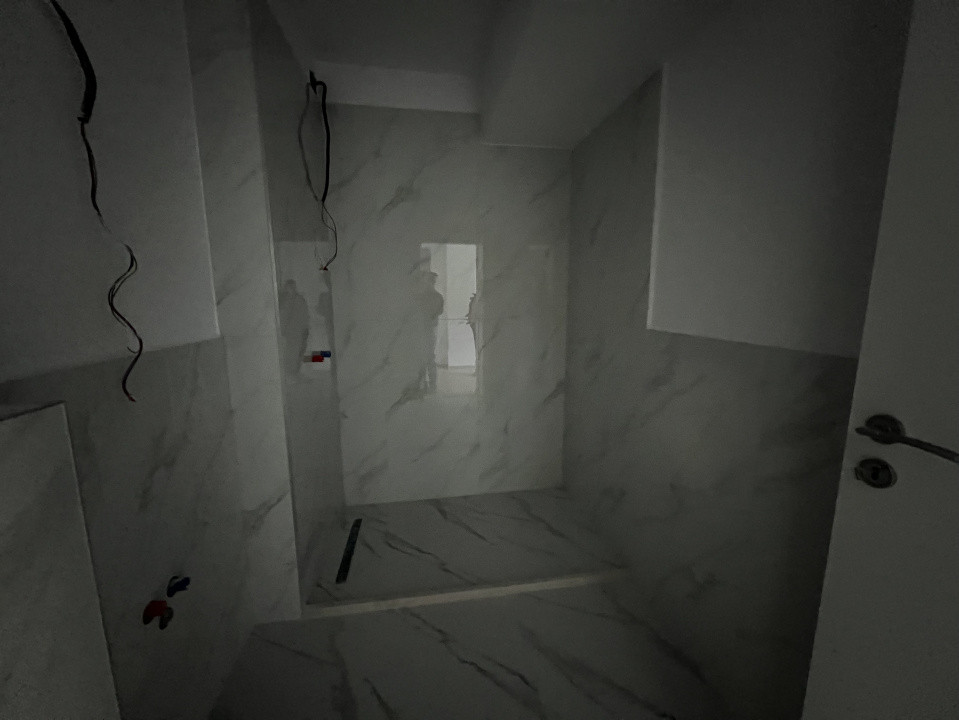 Apartament de 3 camere, 62 mp, balcon, zona Teilor