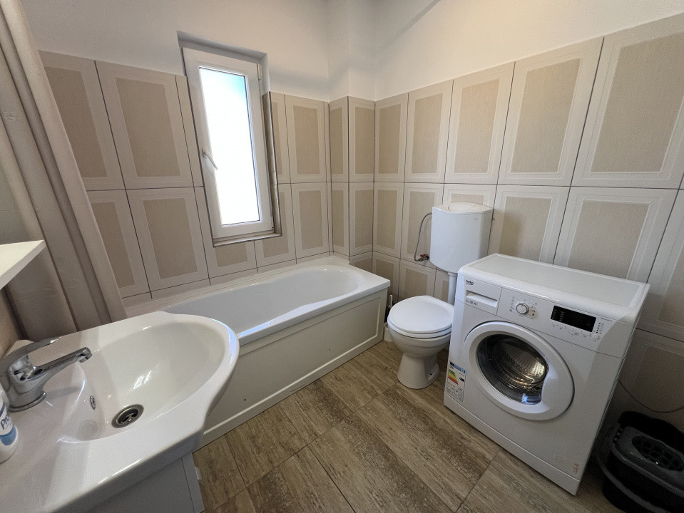 Apartament de 3 camere, 2 parcari, boxa, Str. Fagului