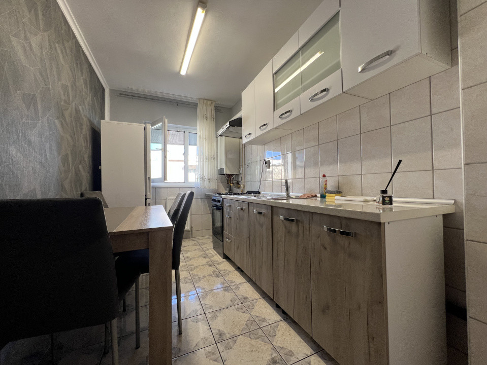 Apartament de 2 camere decomandate,  55 mp, parcare, Profi Eroilor