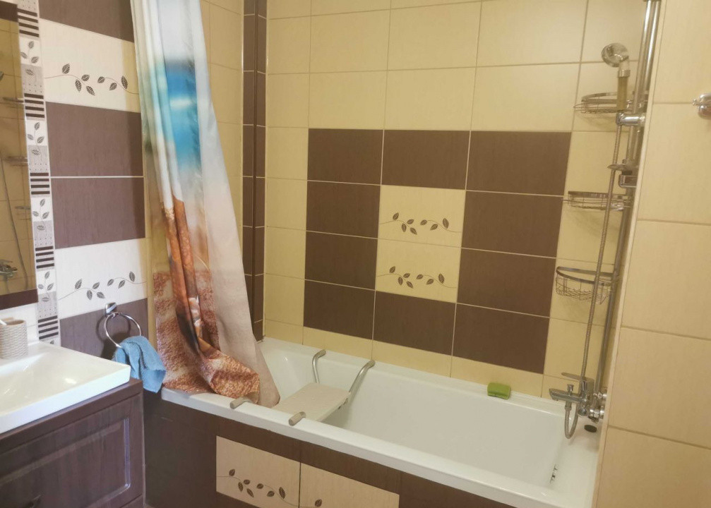 Apartament de 3 camere, 63 mp, 2 bai, zona Abatorului