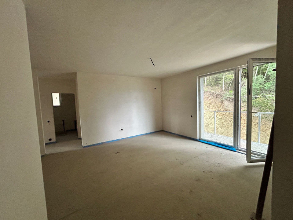 Apartament de 3 camere, 2 bai, 67mp, 50 mp terasa, zona Teilor