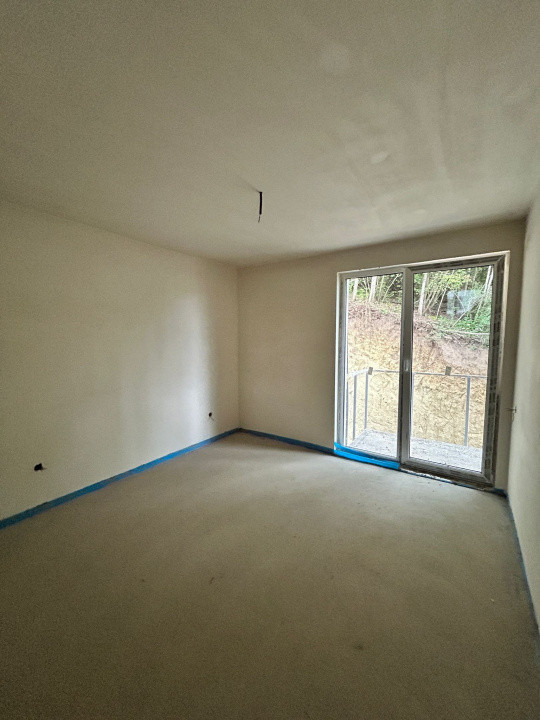 Apartament de 3 camere, 2 bai, 67mp, 50 mp terasa, zona Teilor