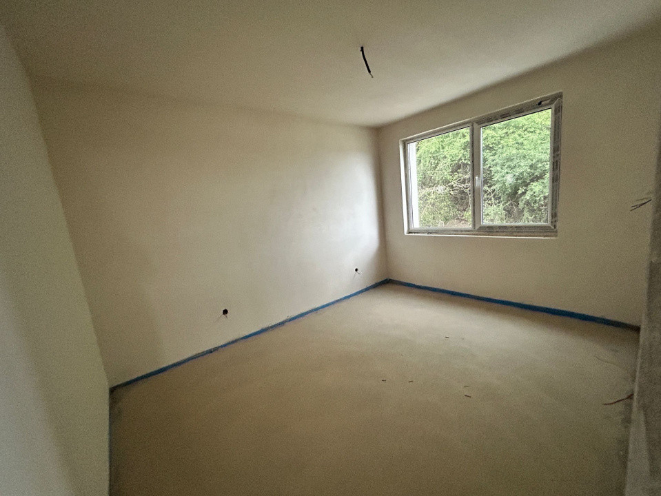Apartament de 3 camere, 2 bai, 62mp, 75 mp terasa, zona Teilor