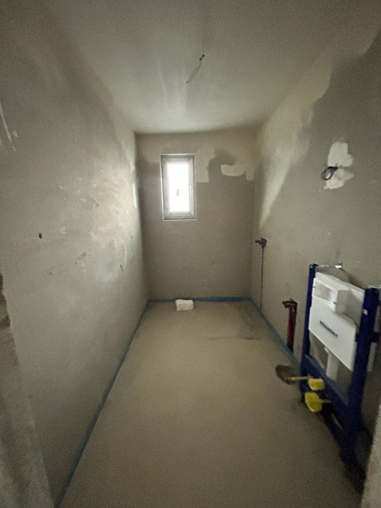 Apartament de 3 camere, 2 bai, 62mp, 75 mp terasa, zona Teilor