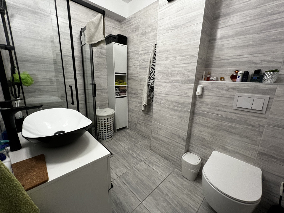 Apartament de 3 camere, 63 mp, 88 mp terasa, parcare, zona Cetatii