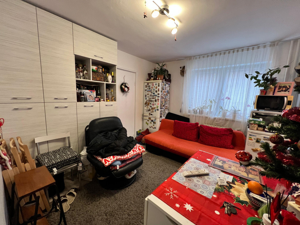 Apartament de 2 camere, 32 mp, zona P-ta Flora