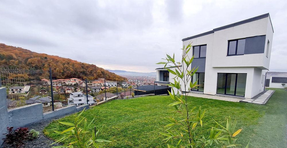 Casa 4 Camere, 120mp, Zona VIVO