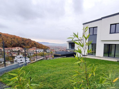 Casa 4 Camere, 120mp, Zona VIVO