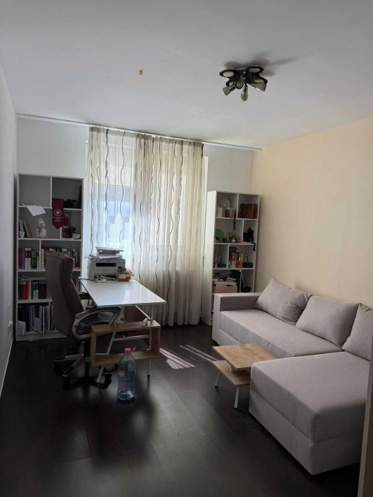 Apartament de 3 camere, 63 mp, parcare, str Tineretului