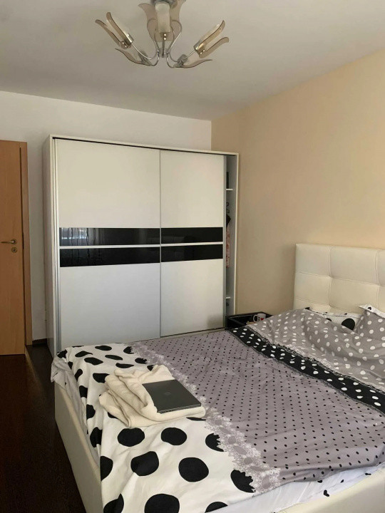 Apartament de 3 camere, 63 mp, parcare, str Tineretului