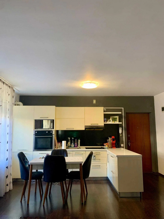 Apartament de 3 camere, 63 mp, parcare, str Tineretului