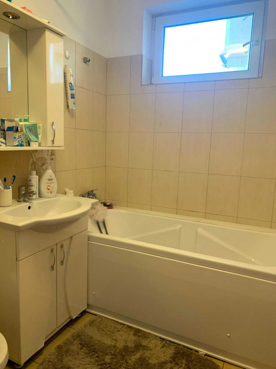 Apartament de 3 camere, 63 mp, parcare, str Tineretului