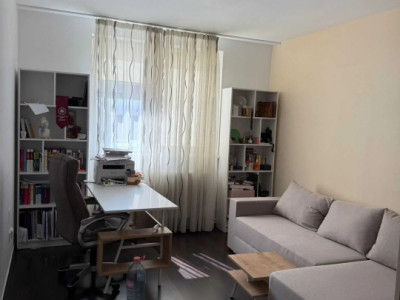 Apartament de 3 camere, 63 mp, parcare, str Tineretului