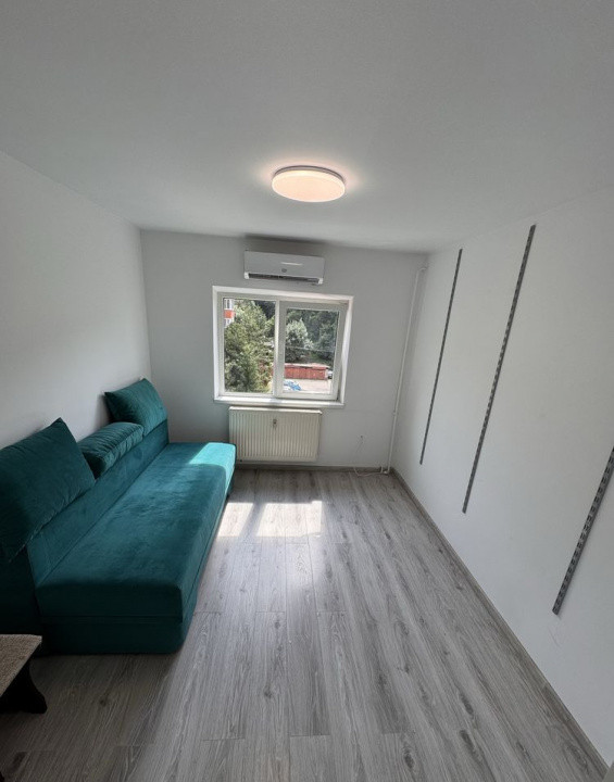 Garsoniera, 15 mp, zona Plopilor