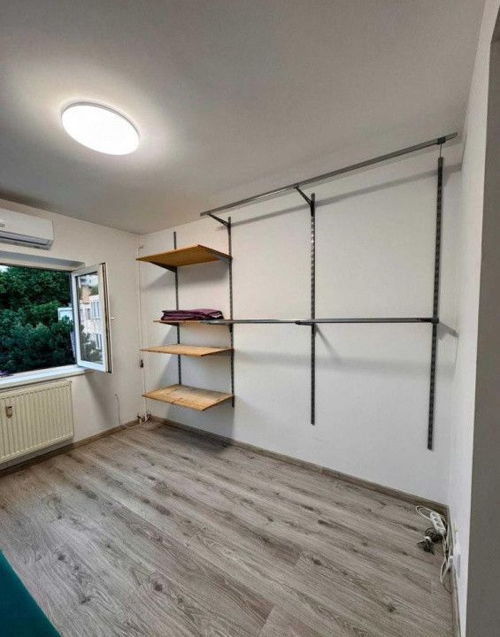 Garsoniera, 15 mp, zona Plopilor