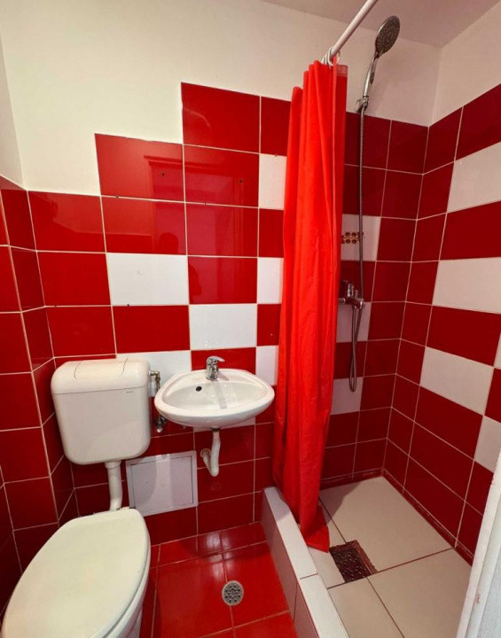 Garsoniera, 15 mp, zona Plopilor