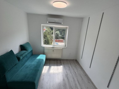 Garsoniera, 15 mp, zona Plopilor