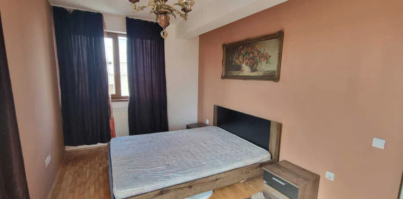 Apartament de 3 camere, 3 balcoane, 2 garaje, str. Sub Cetate