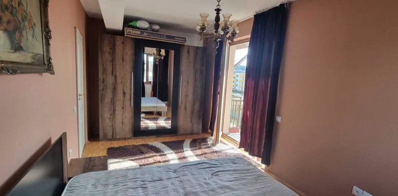 Apartament de 3 camere, 3 balcoane, 2 garaje, str. Sub Cetate