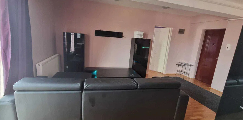 Apartament de 3 camere, 3 balcoane, 2 garaje, str. Sub Cetate