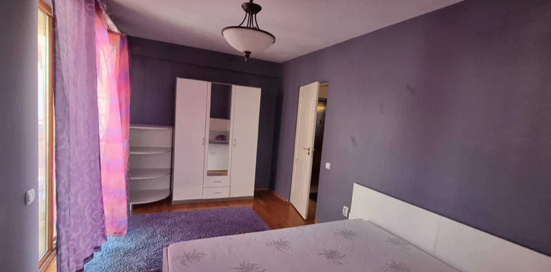 Apartament de 3 camere, 3 balcoane, 2 garaje, str. Sub Cetate