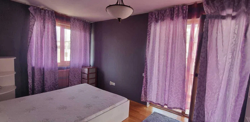 Apartament de 3 camere, 3 balcoane, 2 garaje, str. Sub Cetate