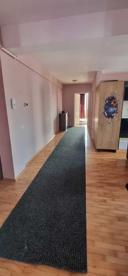 Apartament de 3 camere, 3 balcoane, 2 garaje, str. Sub Cetate
