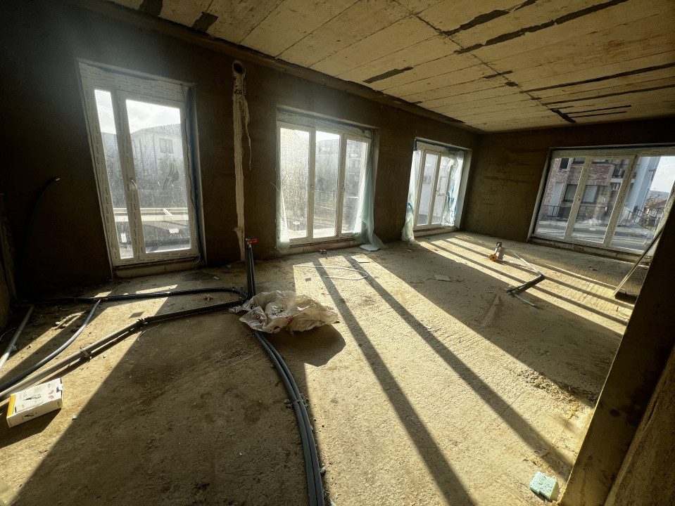 Apartament de 4 camere, 100 mp, 50 mp terasa, Europa