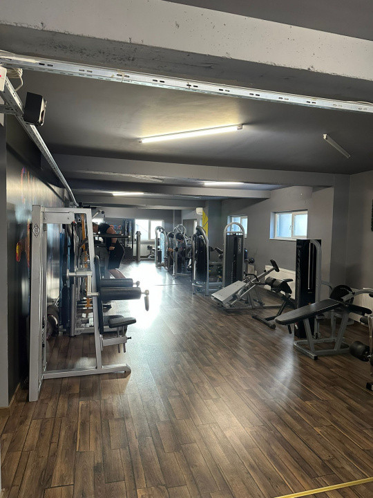 Spatiu comercial, 400 mp, parcare, Zona Petrom 