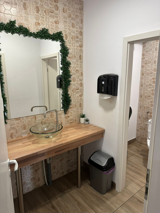 Spatiu comercial, 400 mp, parcare, Zona Petrom 