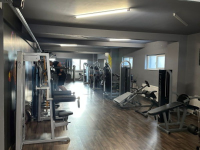 Spatiu comercial, 400 mp, parcare, Zona Petrom 