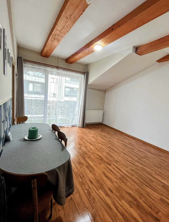 Apartament de 3 camere, 56 mp, parcare, zona Teilor